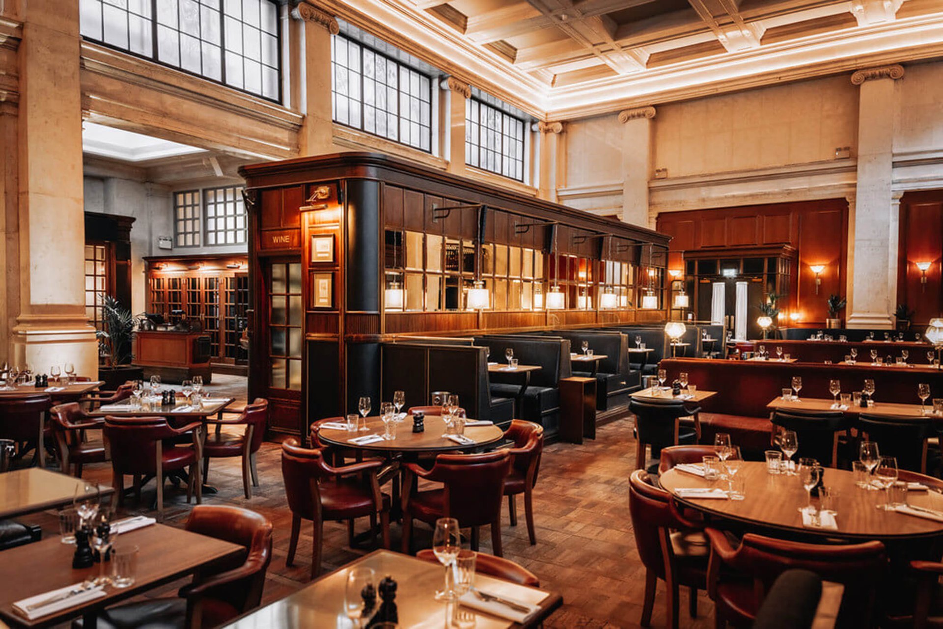 Hawksmoor Edinburgh in a former banking hall: leather chairs, panelled booths and a coffered ceiling